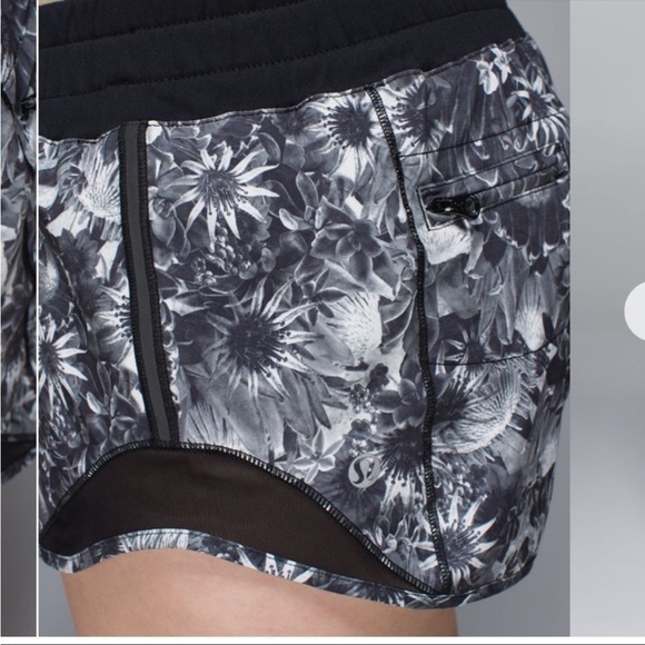 Lululemon Original Hotty Hot Short- Black Angel Wing - Picture 7 of 14